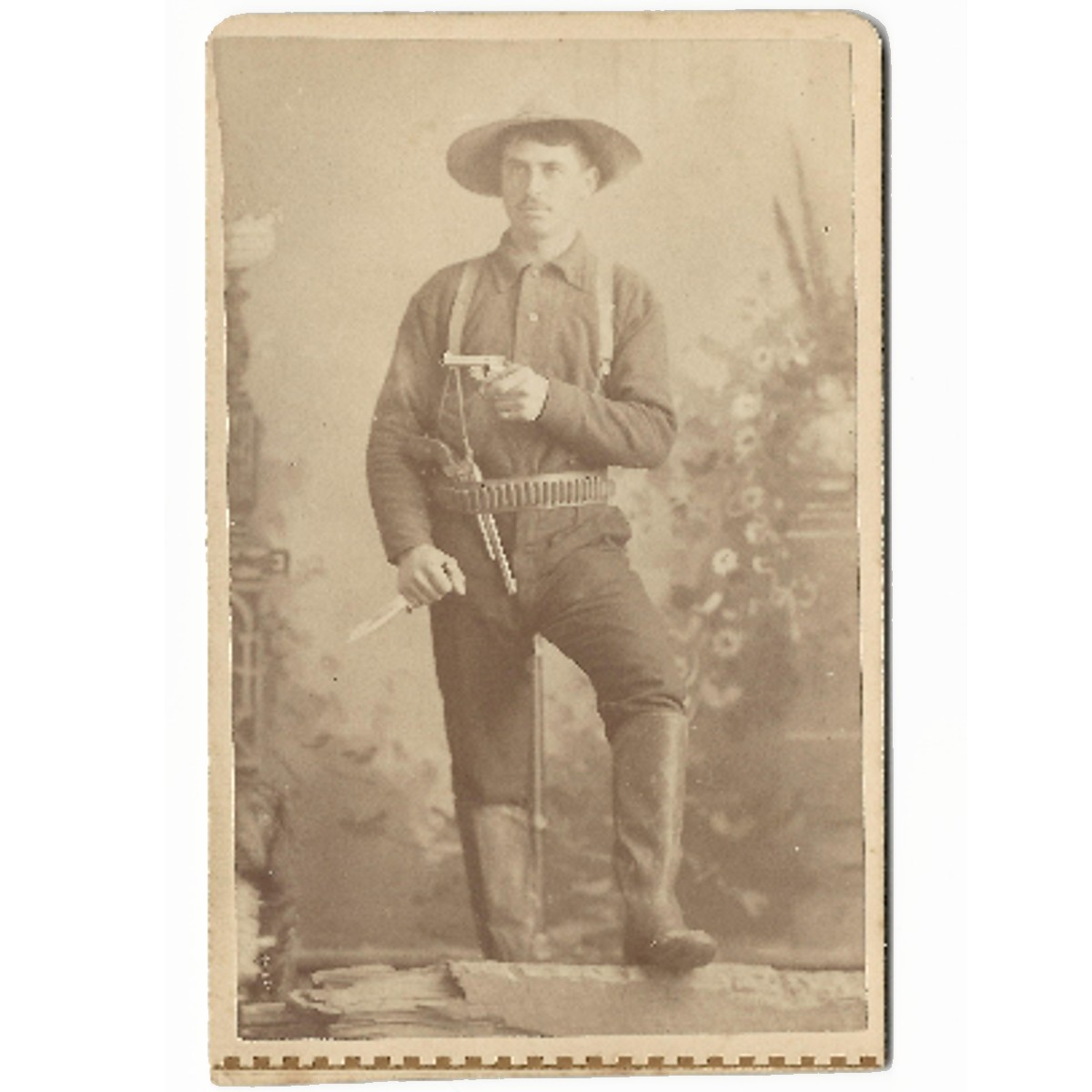 Albumen CDV of a tripled armed soldier - No photographer name