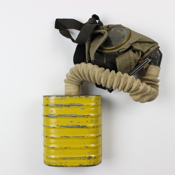 C.E.M. gas mask w/ carrying bag - 1917 / 1918