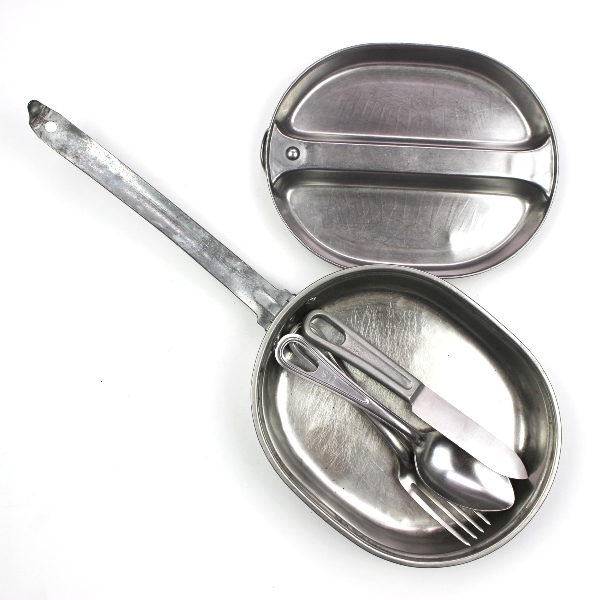 US Army / USMC M-1942 mess kit and utensils - 1944