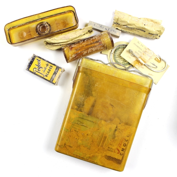 USAAF evasion / sustenance kit type E-17 w/ content