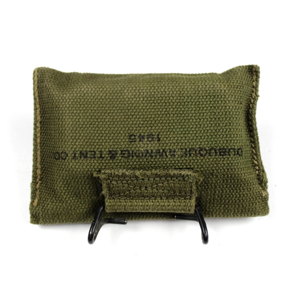 M1942 first aid packet pouch w/ content - 1945