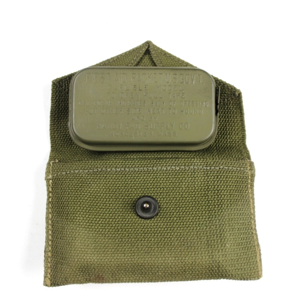 M1942 first aid packet pouch w/ content - 1945