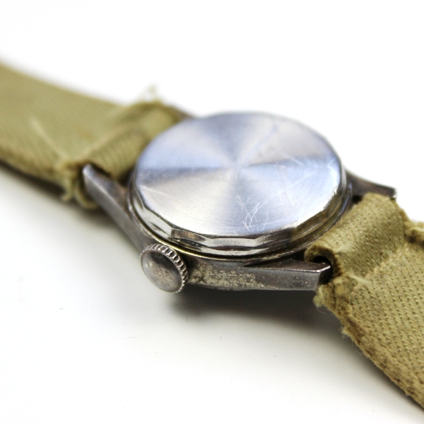 1930s / 1940s women wrist watch with military wristband