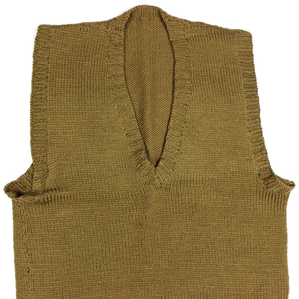 V-neck OD wool sleeveless sweater