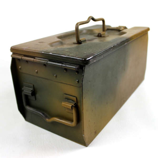 44th Collectors Avenue - 2cm FLAK artillery gun tool kit box