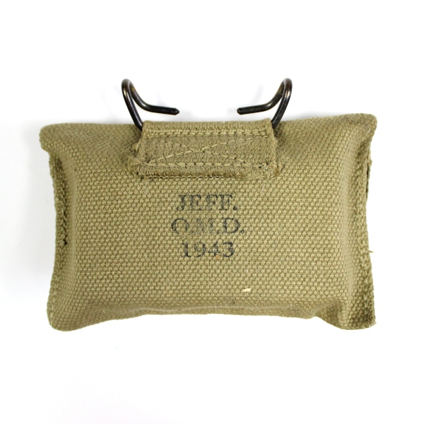 M1942 First aid packet pouch w/content - 1943