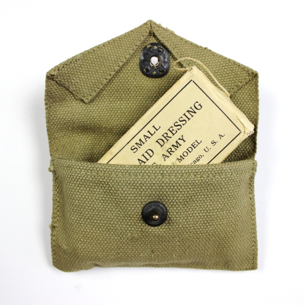 M1942 First aid packet pouch w/content - 1943