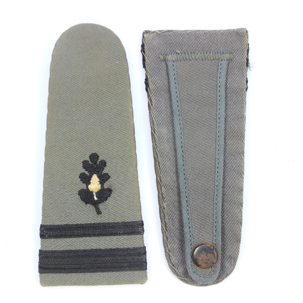 US Navy slate gray shoulder boards - LtJG Medical Corps